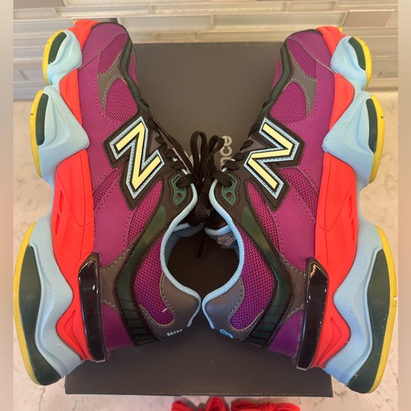 Like New Women’s Size 8.5 New Balance 9060 - Picture 6 of 9